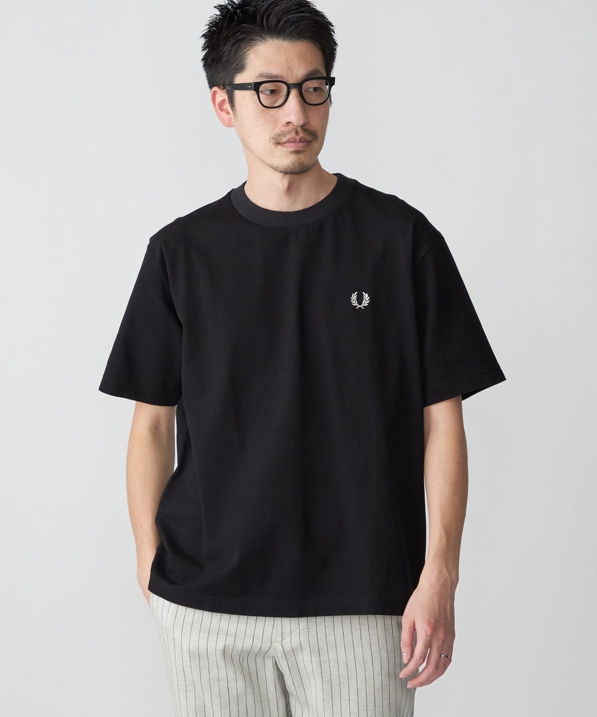 FRED PERRY 黒のシャツ
