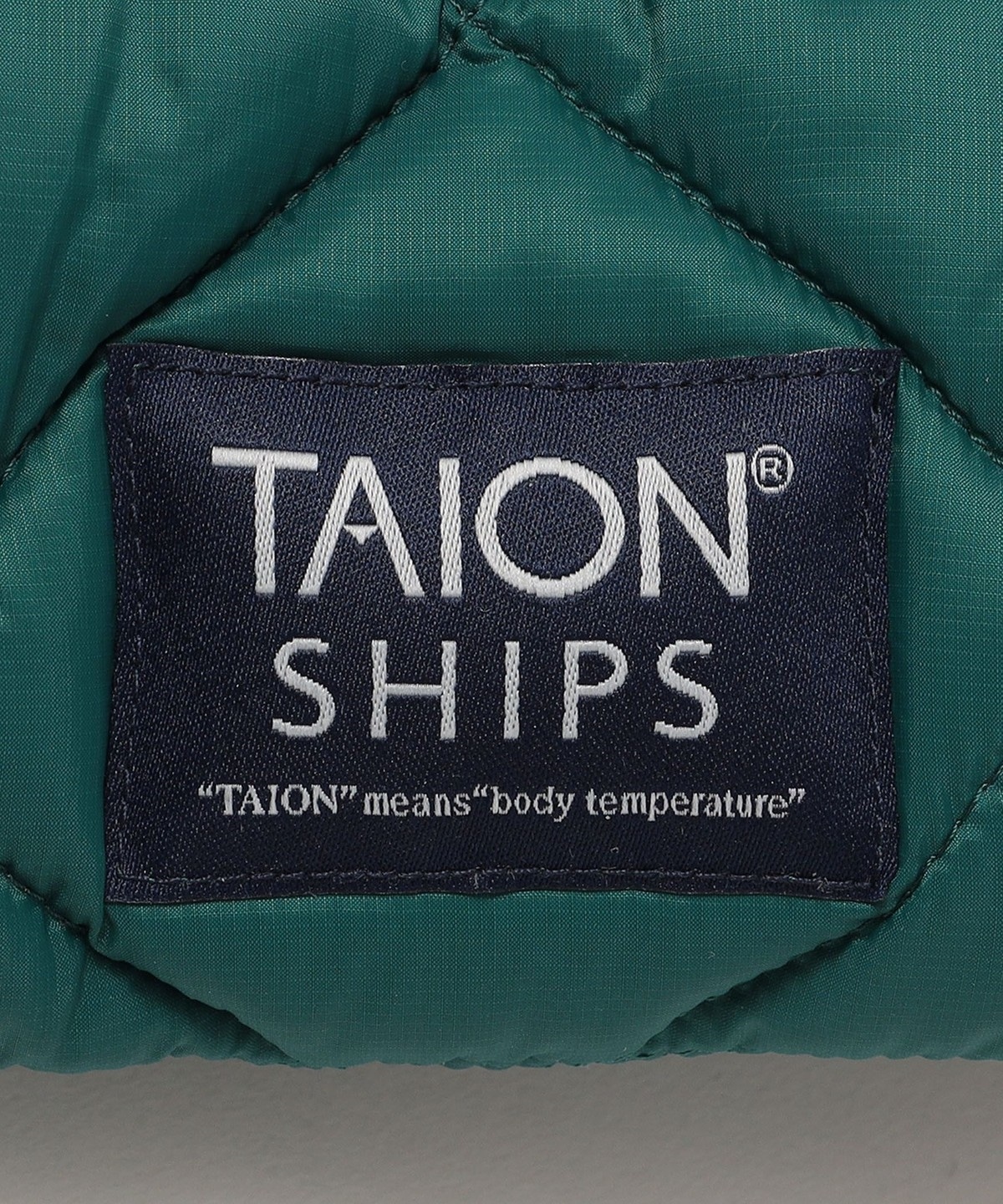 SHIPS: TAION ダイヤ キルト ダウンマフラー: ストール/マフラー