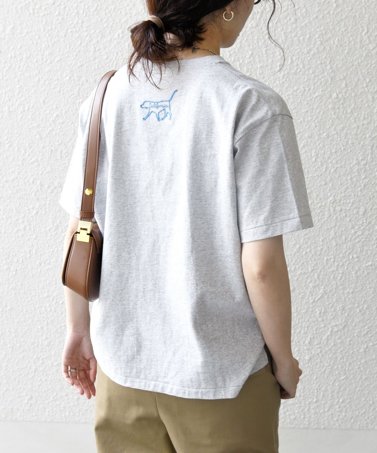 《予約》【SHIPS any別注】Collegiate Pacific:〈洗濯機可能〉V ガゼット プリント & 刺繍 Tシャツ 25SS
